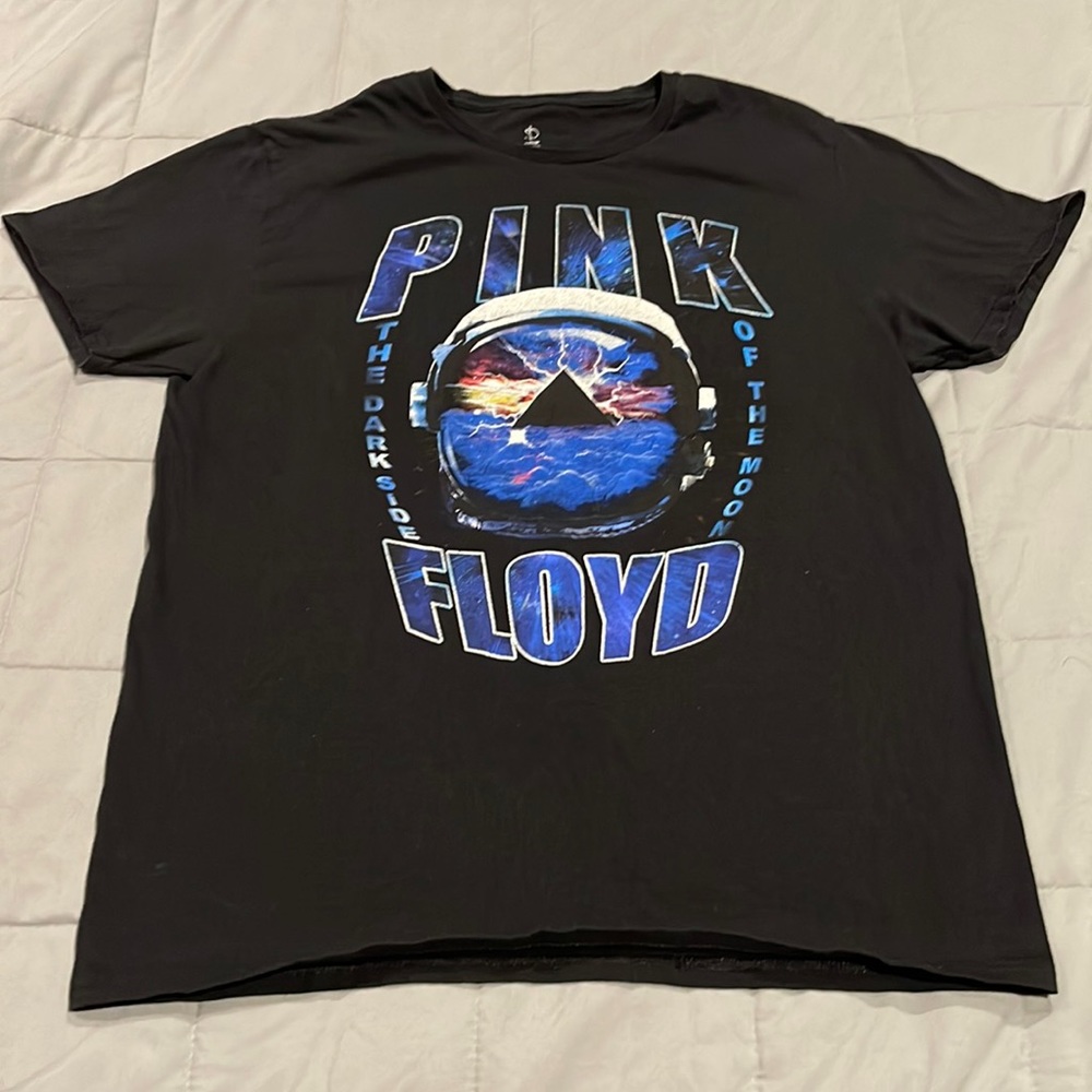 Pink Floyd t shirt. Dark side of the moon